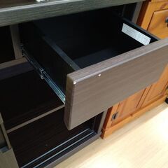 リユースのサカイ浦和店 【G170】★2枚扉食器棚 黒 スライド 扉の画像