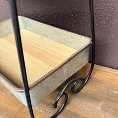 【タグ付き】salut! アンティーク塗装 アイアン 2段ラックの画像