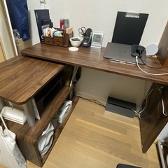 木目調パソコンデスク（机のみ）幅122×奥行46×高さ73／使用約1年／現状渡し／引き取り限定 1000円の画像