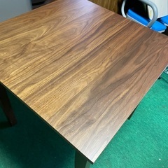 ダイニングテーブルの画像