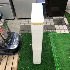 キャスター付き　薄型ラックの画像