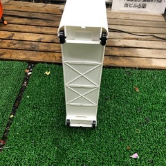 キャスター付き　薄型ラックの画像