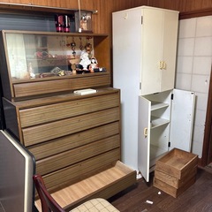 電気あんか　本棚　棚　テーブル　スチールラックドレッサー テーブル  おしゃれ 収納 鏡台 化粧台 デスク メイク台 ローテーブル コンパクト 机 メイク 引き出し ミラー 鏡 コスメ 鏡　姿見　着物　きもの　着付け　和服　和装　タンス　テーブル　鉄屑　スクラップ　アルミ　家の片付け中　電化製品　収納家具　ベッド　プリンター　豊前市　　差し上げます　0円　ゴザ　の画像