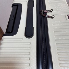 キャリーケース60L 白の画像