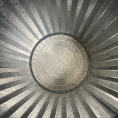 ブリキ？缶のゴミ箱？の画像