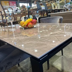 セラミックダイニングテーブルの画像