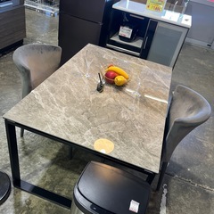 セラミックダイニングテーブルの画像