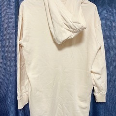 ユニクロ　長袖ワンピース　白　Mサイズの画像