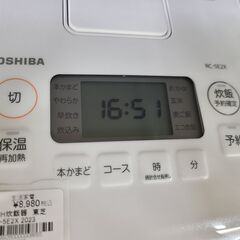 J1996 【リユースのサカイ柏店】 TOSHIBA　トウシバ　3合炊きIH炊飯ジャー　RC-5E2X　2023年製　クリーニング済みの画像
