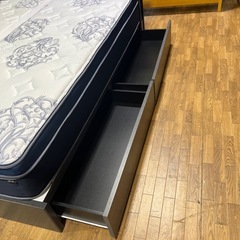 クイーンベッド　グレー　モダンの画像