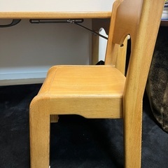 保育園等でも使われるしっかりした折りたためる幼児用机の画像