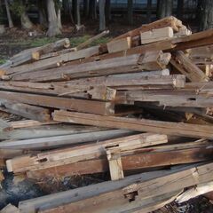 中古の角材 材木 木材 柱 無償で譲ります DIYなどにどうぞ 中古品 現状品の画像