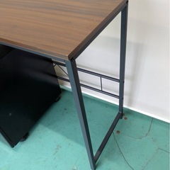 【中古】大阪引取限定　ブラウンデスクとニトリ　ワゴンティーディー　ブラックセット【KNL1F074】の画像