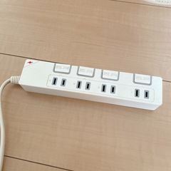 シルクカバーと枕、ストレートネック矯正枕、訳あり掛け布団、電源タップ延長コードの画像