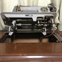 【無料・タダです】アンティーク 日立製の足踏みミシンの画像