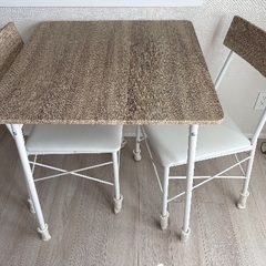 令和8年１月８日まで、椅子×2個とダイニングテーブルの画像