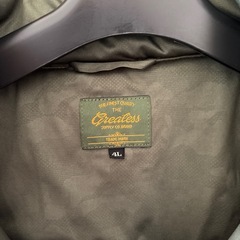 メンズ　カーキ色ナイロンジャケットの画像