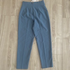 ZARA ライトブルー テーパードパンツ Sの画像