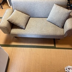 2人掛けソファー美品の画像