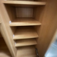 レンジ等置き場付き食器棚の画像