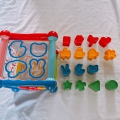 ぱずるボックスカラフルな知育玩具の画像