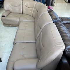 12/28まで店頭商品一部を除き半額SALE!!継続中‼️　イ2512-279 コーナーソファ レザー風 ベージュ クリーム キズ汚れ有りの画像