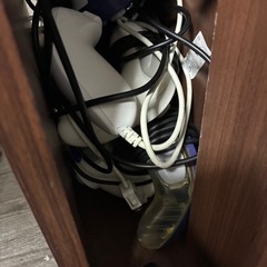 【箱付き】Wii本体とカセット、GCコントローラー4個の画像