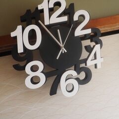 掛け時計、３２x３３x３、軽量、見やすい、動作OKの画像
