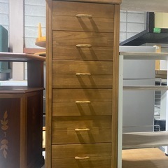 スリムなチェスト、6 つの引き出し、ナチュラルな無垢材風。の画像