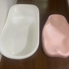 ベビーバス、リッチェルお風呂マットの画像