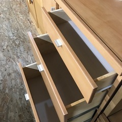 ジャングルジャングル貝塚店　食器棚　ブラウン　茶色　木　木目　磨りガラス　コンセント　3枚扉　引き出し　高さ調節可　中古　貝塚市　二色浜の画像