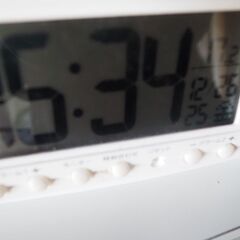 リズム時計、電波目覚まし時計、美品、動作OKの画像