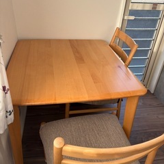 ニトリダイニングテーブル、椅子セットの画像