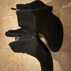 velrkoko、ヒール付きスフェード生地のブーツの画像