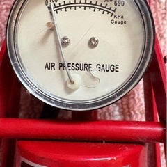 足踏み式フットポンプ 空気入れ（圧力計付き・箱あり）の画像