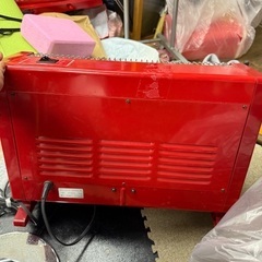 【無料　ポップな赤の電気ストーブ】の画像