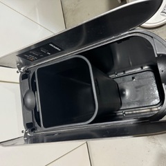 蓋付きゴミ箱の画像