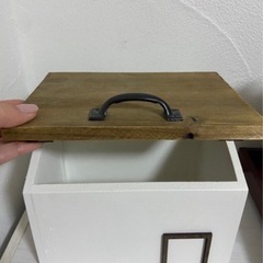 salut! おうち型小物入れの画像