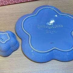 2A7187【ルクルーゼ】フラワープレートセット パステルパープルの画像