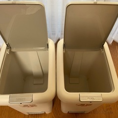 プッシュ&ペダル式ごみ箱 45L ホワイト 2個セットの画像