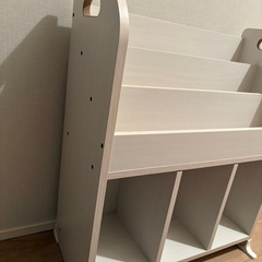 絵本ラックの画像