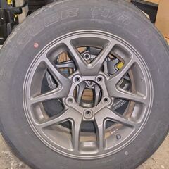 JB64W純正アルミホイールとタイヤの画像