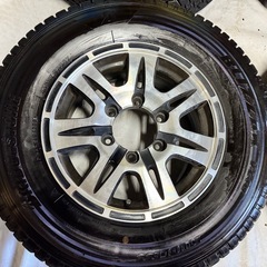 スタッドレスタイヤの画像