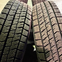 145/80r12 バリ山スタッドレス　スチール付き4本の画像