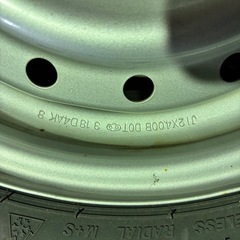 145/80r12 バリ山スタッドレス　スチール付き4本の画像