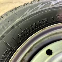 145/80r12 バリ山スタッドレス　スチール付き4本の画像
