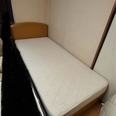 ベットフレーム＋マットレスの画像