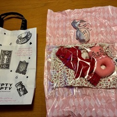 【新品】ネコのラトル、スタイ、ヘアバンドセットの画像