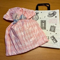 【新品】ネコのラトル、スタイ、ヘアバンドセットの画像