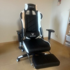 ゲーミングチェアの画像